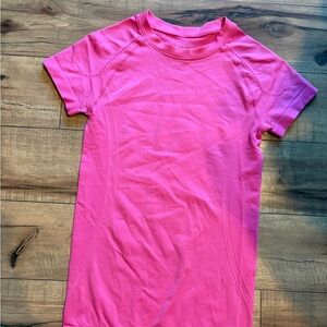 Amazon Women's Short Sleeve Tee - Pink